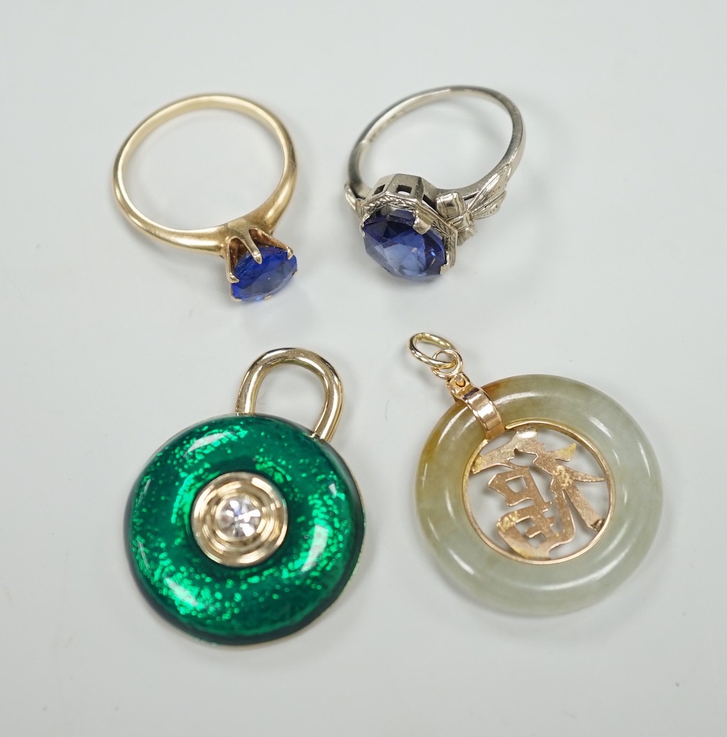 A 14k white metal and oval cut synthetic sapphire ring, a yellow metal and blue paste ring, a 585 yellow metal and jadeite pendant and a costume pendant.